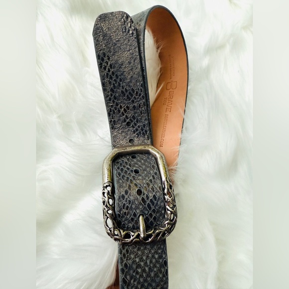 🇨🇦 Brave Leather Collection - Blue Leather with Silver - Picture 8 of 8